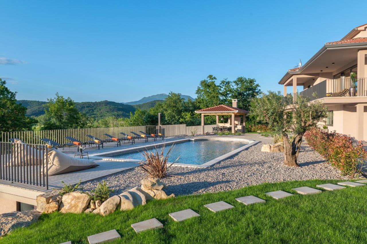 Luxury Villa Santa Cruz With Xl Pool And Jacuzzi Potpićan Zewnętrze zdjęcie