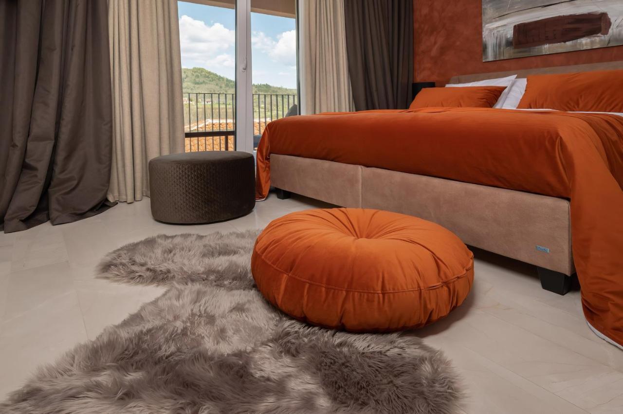 Luxury Villa Santa Cruz With Xl Pool And Jacuzzi Potpićan Zewnętrze zdjęcie