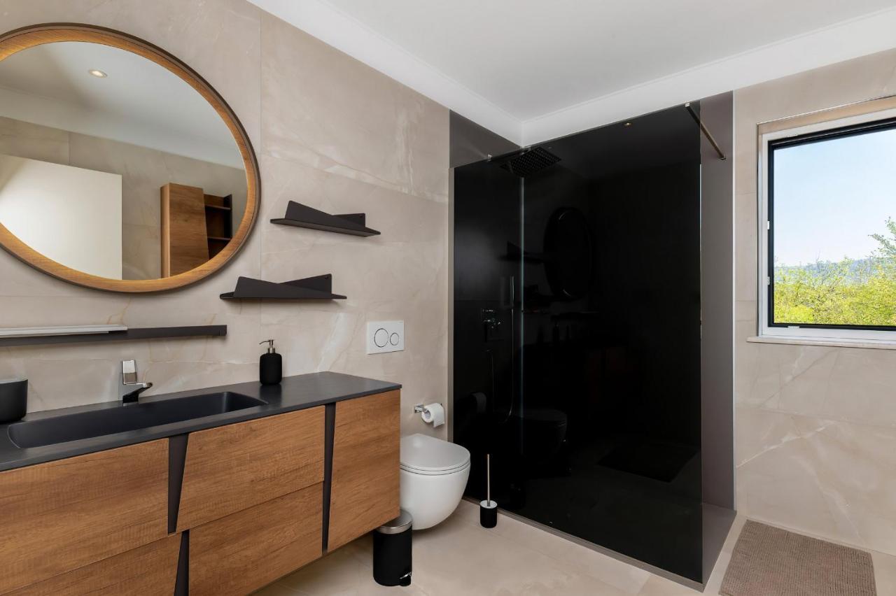 Luxury Villa Santa Cruz With Xl Pool And Jacuzzi Potpićan Zewnętrze zdjęcie