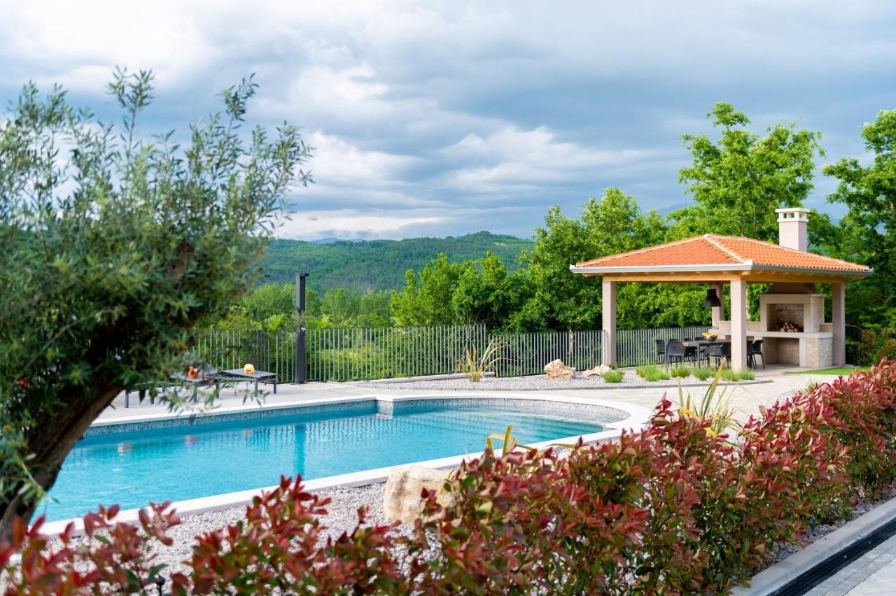 Luxury Villa Santa Cruz With Xl Pool And Jacuzzi Potpićan Zewnętrze zdjęcie