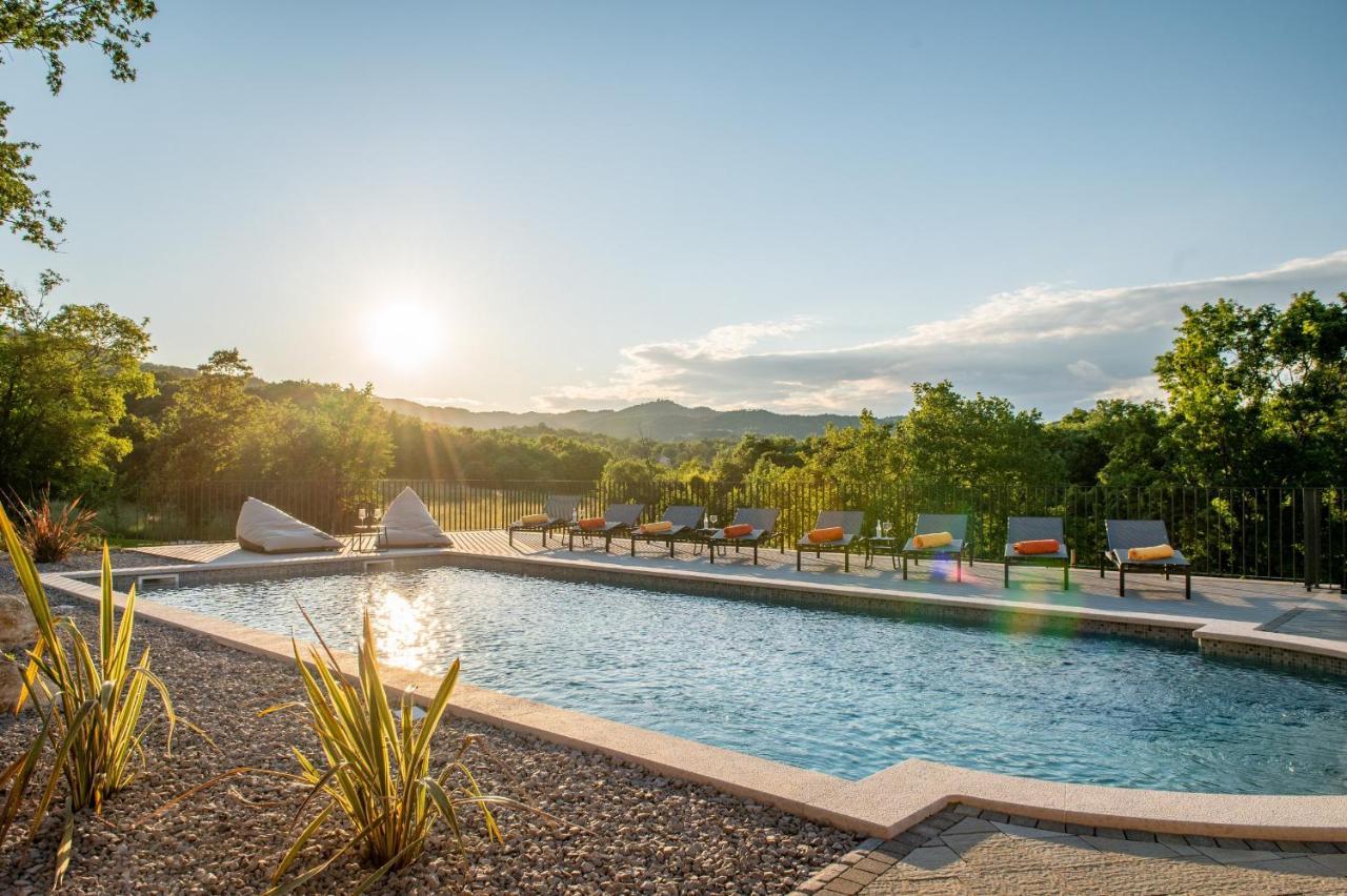 Luxury Villa Santa Cruz With Xl Pool And Jacuzzi Potpićan Zewnętrze zdjęcie