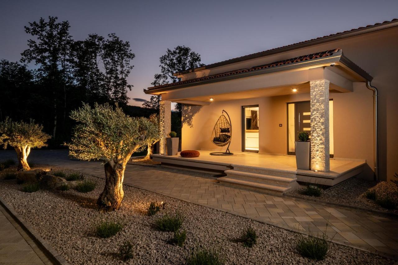 Luxury Villa Santa Cruz With Xl Pool And Jacuzzi Potpićan Zewnętrze zdjęcie