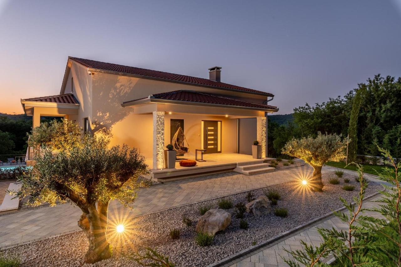 Luxury Villa Santa Cruz With Xl Pool And Jacuzzi Potpićan Zewnętrze zdjęcie