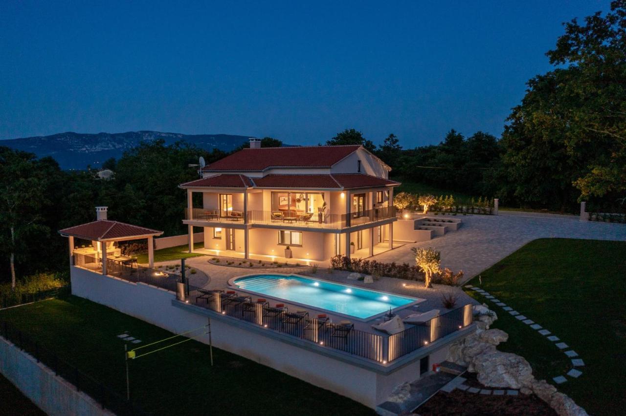 Luxury Villa Santa Cruz With Xl Pool And Jacuzzi Potpićan Zewnętrze zdjęcie