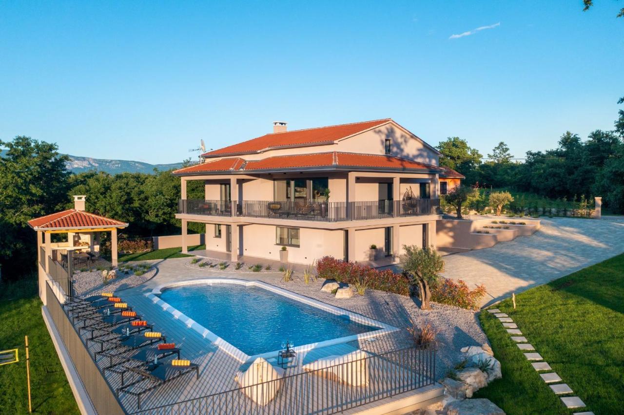 Luxury Villa Santa Cruz With Xl Pool And Jacuzzi Potpićan Zewnętrze zdjęcie