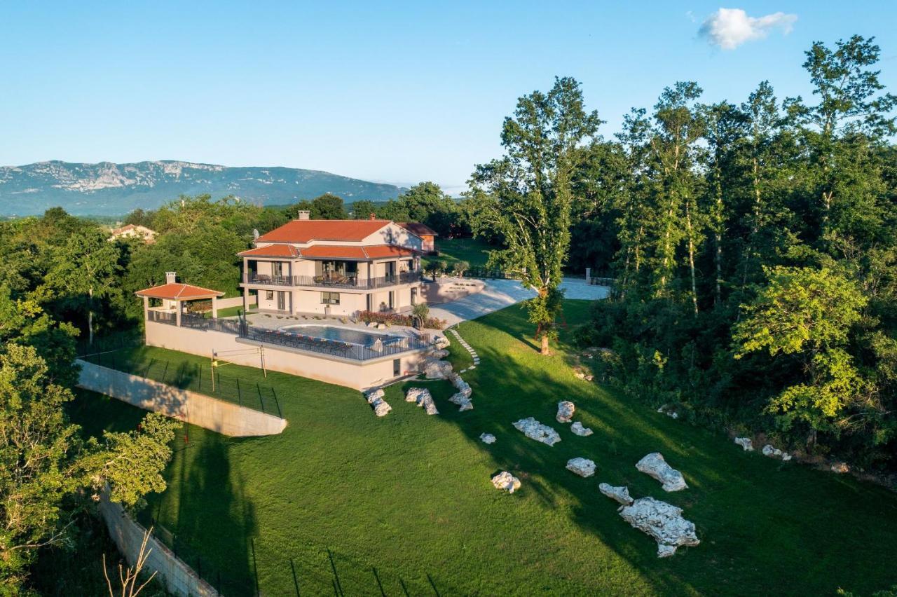 Luxury Villa Santa Cruz With Xl Pool And Jacuzzi Potpićan Zewnętrze zdjęcie
