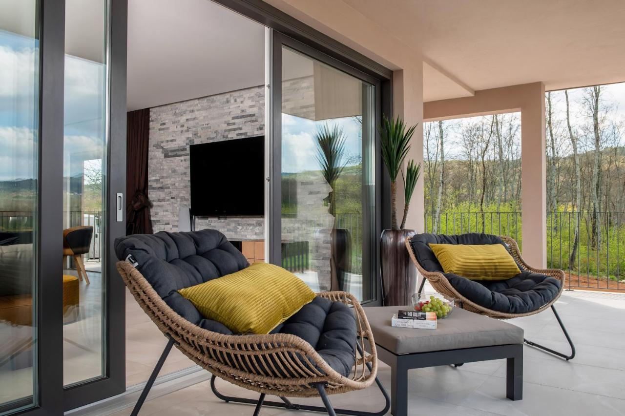 Luxury Villa Santa Cruz With Xl Pool And Jacuzzi Potpićan Zewnętrze zdjęcie