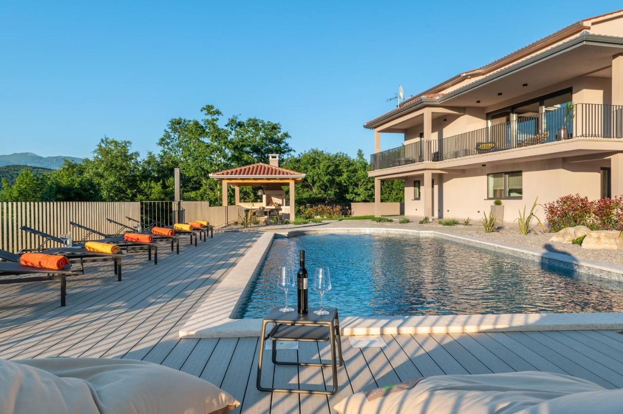 Luxury Villa Santa Cruz With Xl Pool And Jacuzzi Potpićan Zewnętrze zdjęcie