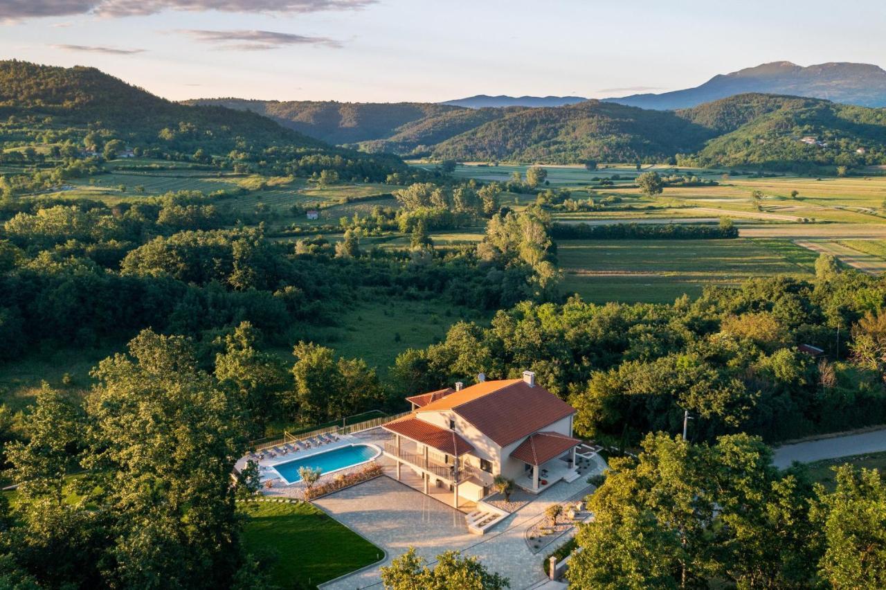 Luxury Villa Santa Cruz With Xl Pool And Jacuzzi Potpićan Zewnętrze zdjęcie