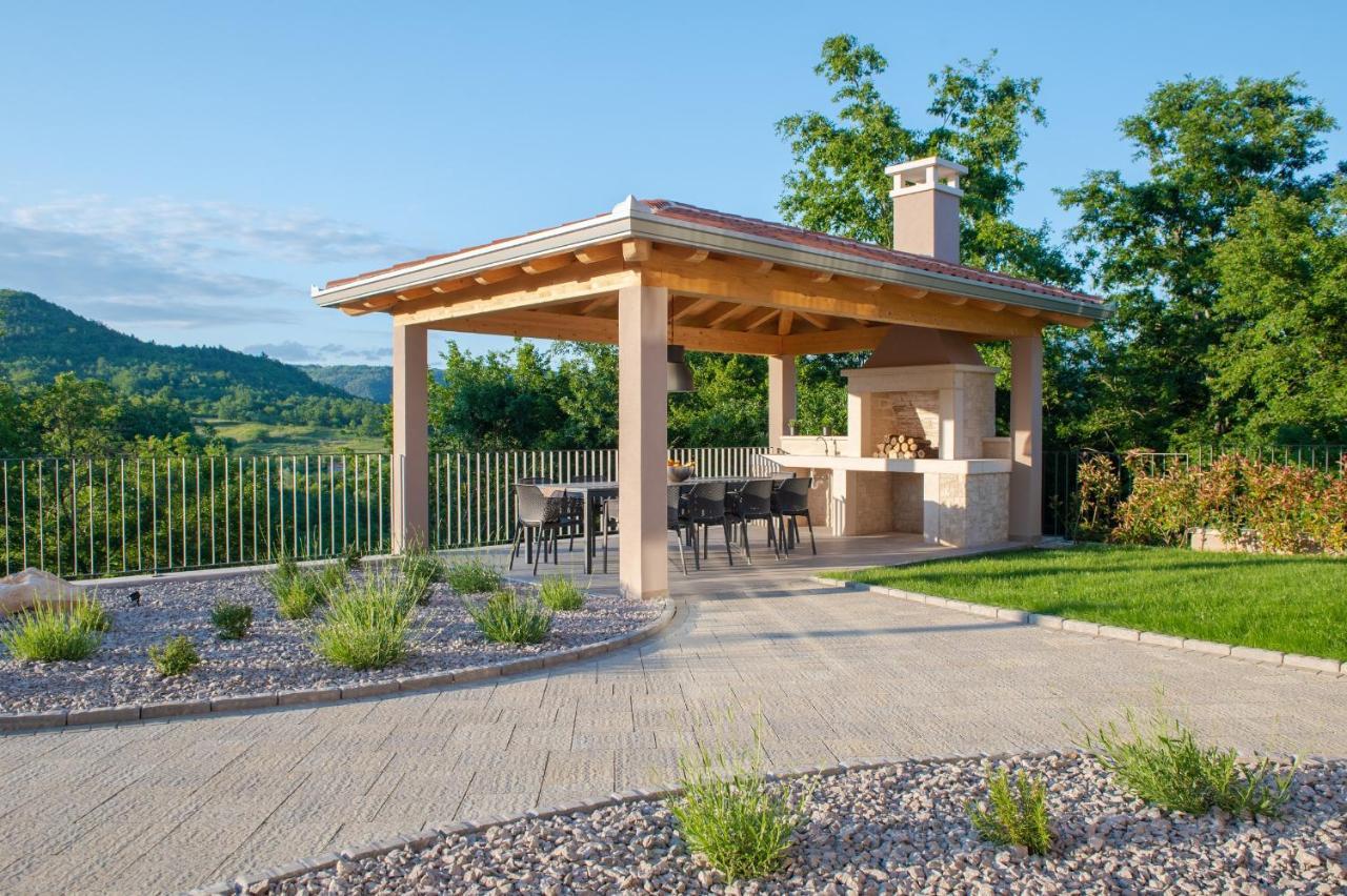 Luxury Villa Santa Cruz With Xl Pool And Jacuzzi Potpićan Zewnętrze zdjęcie