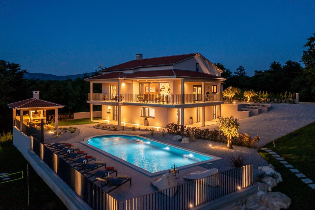 Luxury Villa Santa Cruz With Xl Pool And Jacuzzi Potpićan Zewnętrze zdjęcie